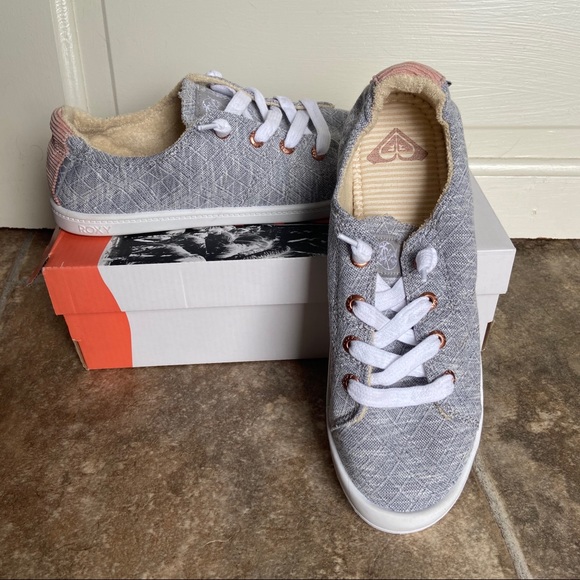 gray roxy shoes